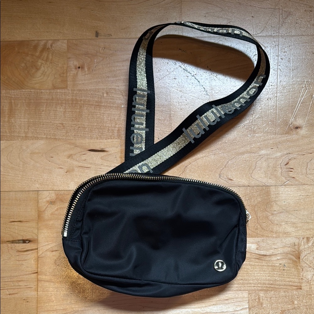 lululemon athletica Black Belt Bag Sporty Essential